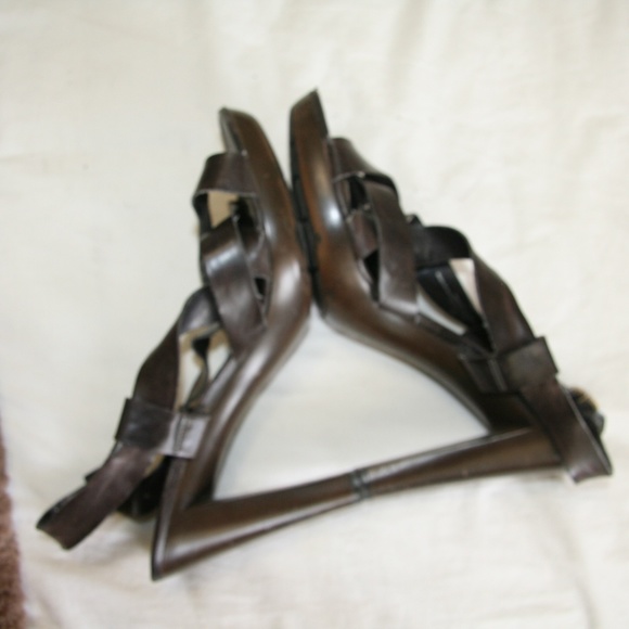 Bandolino 8 Brown strappy open toed sandal heel - Picture 4 of 8